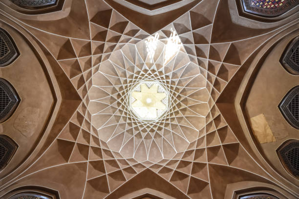 مرمت سقف مقرنس‌کاری مسجد جامع به پایان رسید